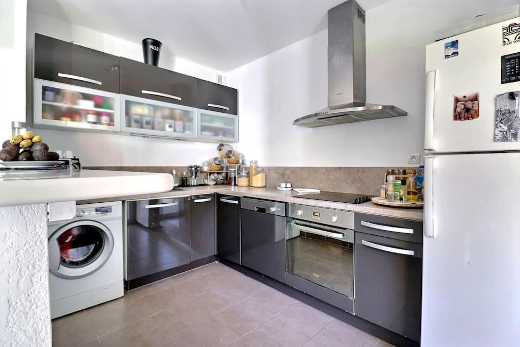Tres Bel Appartement Contemporain Et Calme Frejus Bagian luar foto