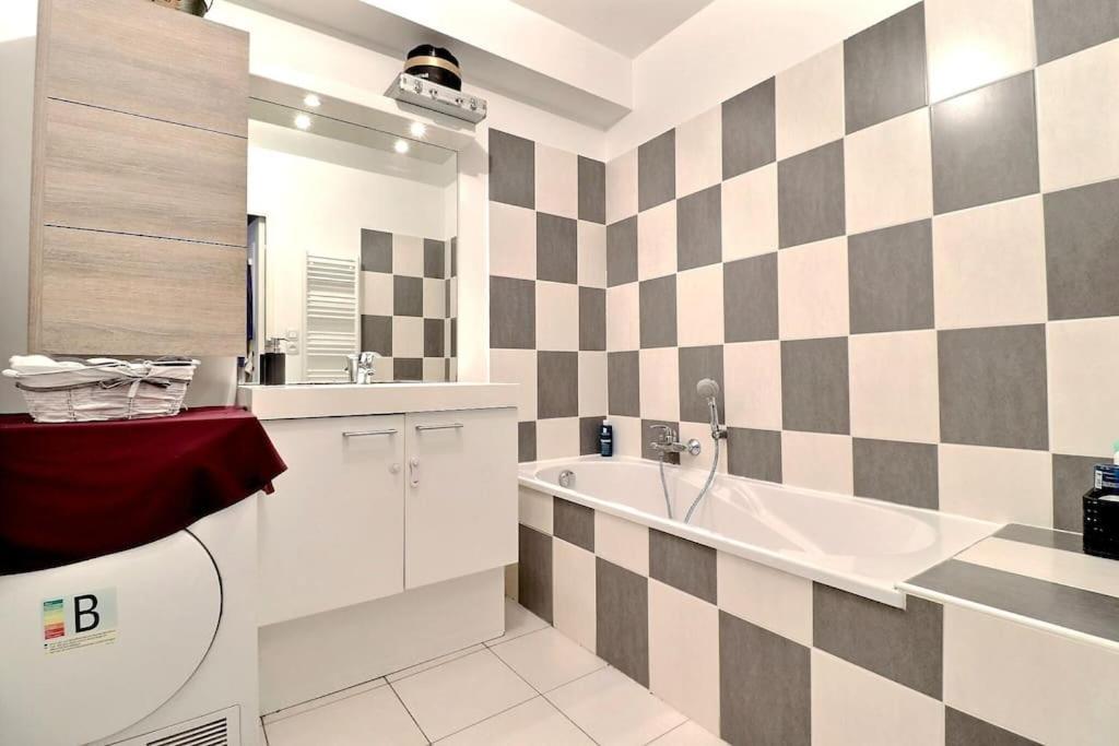 Tres Bel Appartement Contemporain Et Calme Frejus Bagian luar foto